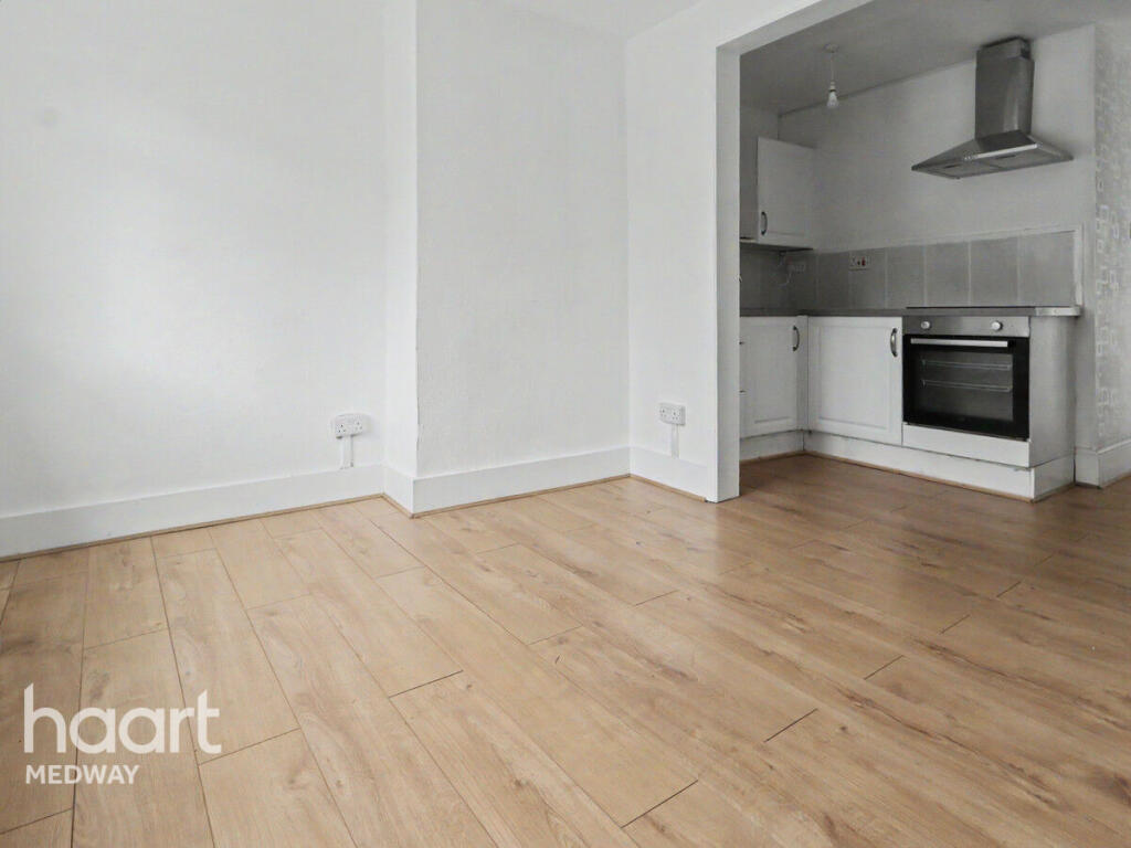 2 bed Mid Terraced House for rent in Gravesend. From haart - Strood