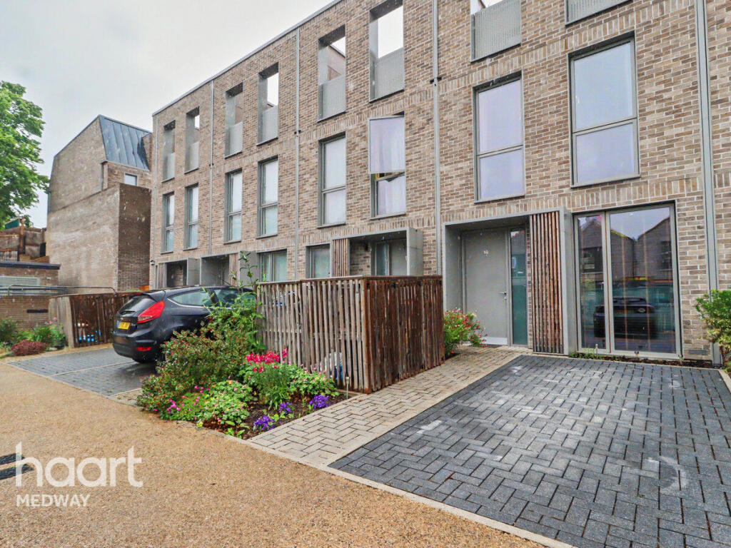 3 bed Town House for rent in Chatham. From haart - Strood