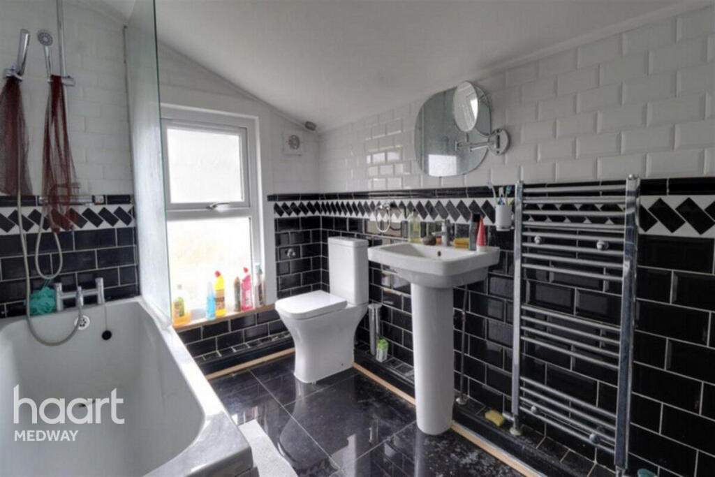 2 bed Mid Terraced House for rent in Lower Twydall. From haart - Strood 2 bed Mid Terraced House for rent in Lower Twydall. From haart - Strood