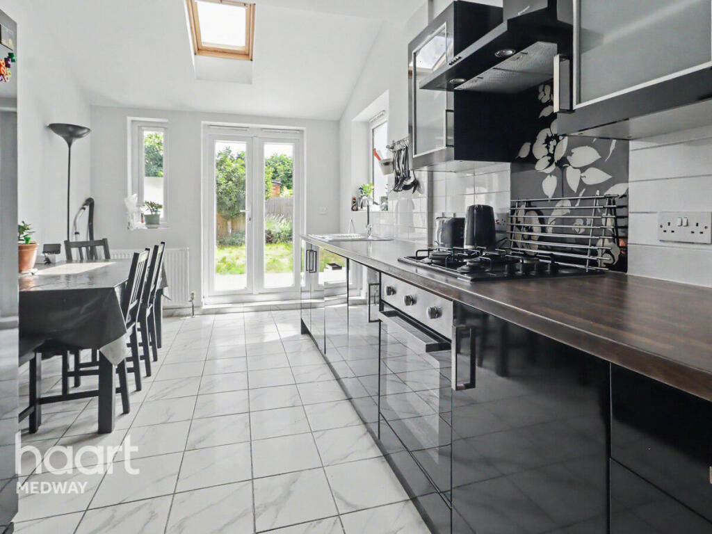4 bed Mid Terraced House for rent in Lower Twydall. From haart - Strood 4 bed Mid Terraced House for rent in Lower Twydall. From haart - Strood