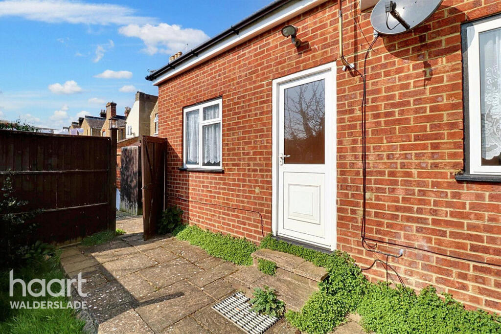 1 bed 1st Floor Flat for rent in Moor Street. From haart - Walderslade