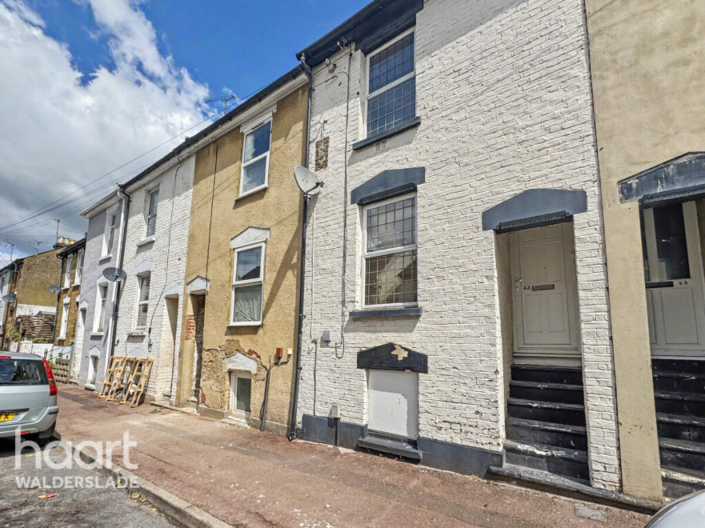 2 bed Mid Terraced House for rent in Chatham. From haart - Walderslade 2 bed Mid Terraced House for rent in Chatham. From haart - Walderslade