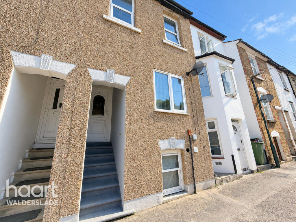 3 bed Mid Terraced House for rent in Chatham. From haart - Walderslade