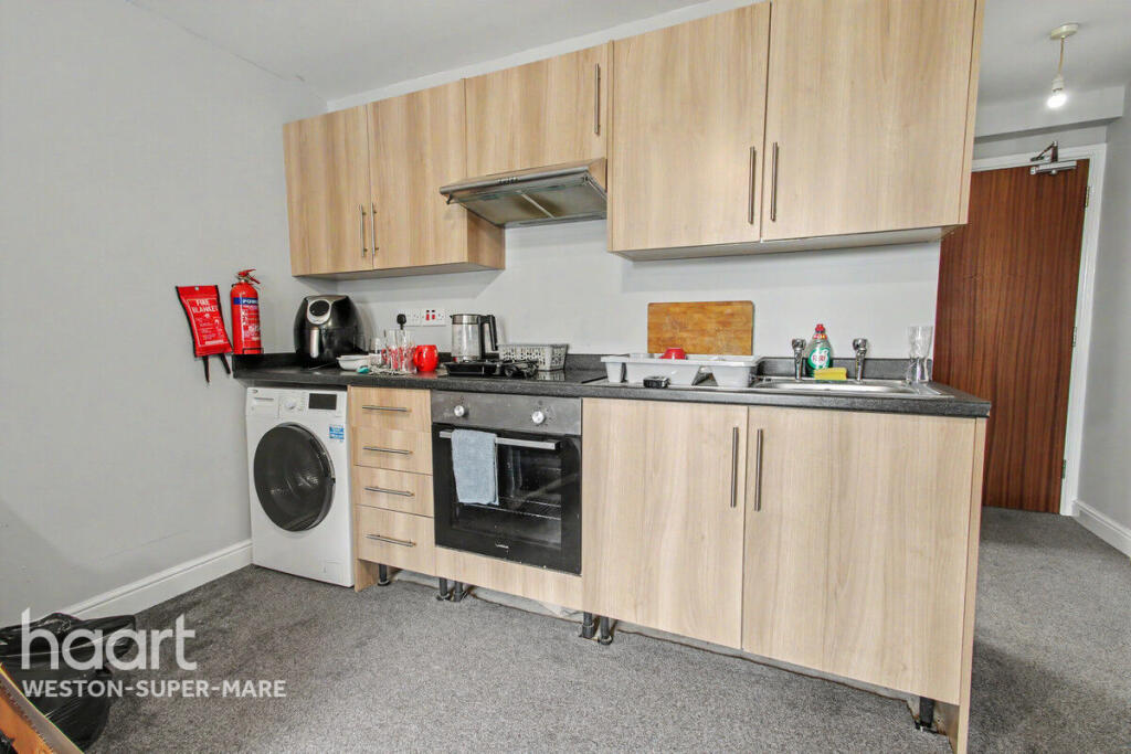 4 bed Studio for rent in Weston-Super-Mare. From haart - Weston-Super-Mare