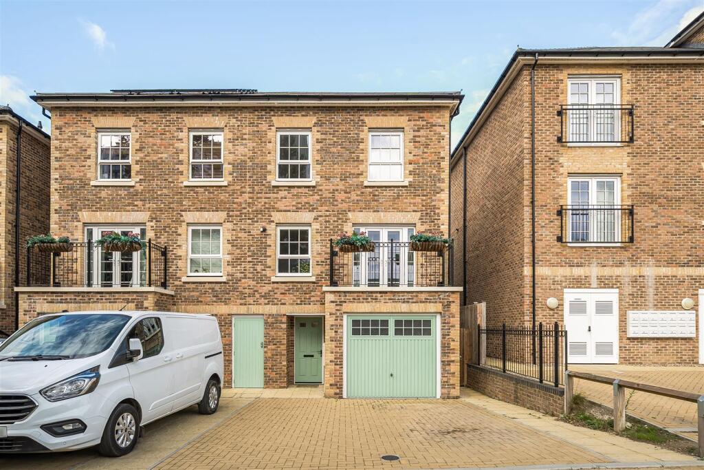 4 bed End of Terrace for rent in Maidstone. From Simon Miller & Company - Malling