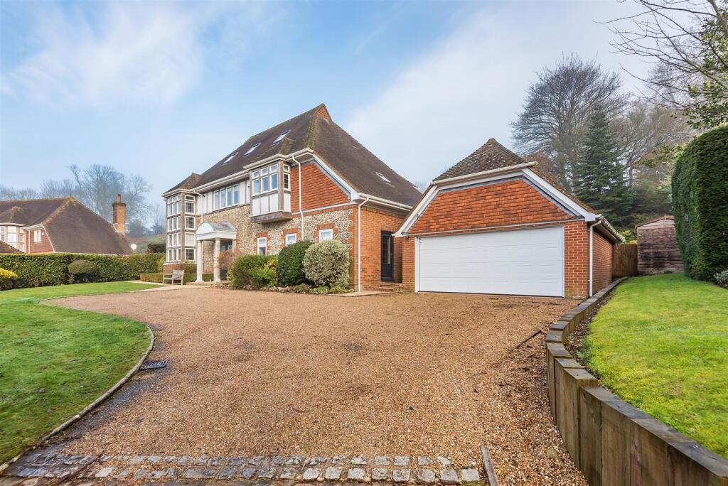 5 bed Detached for rent in Lenham Heath. From Simon Miller & Company - Malling 5 bed Detached for rent in Lenham Heath. From Simon Miller & Company - Malling