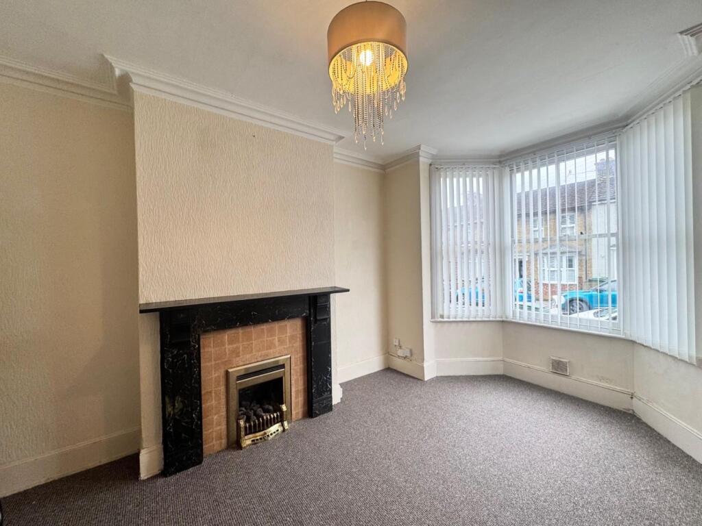 3 bed Mid Terraced House for rent in Maidstone. From Simon Miller & Company - Malling