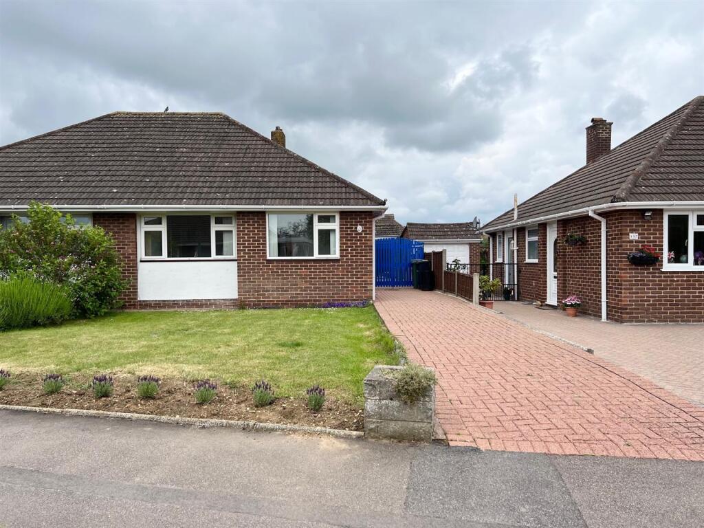2 bed Semi-detached bungalow for rent in Maidstone. From Simon Miller & Company - Malling