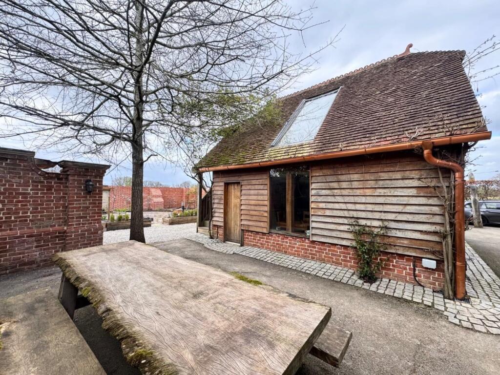 1 bed Chalet type for rent in Headcorn. From Simon Miller & Company - Malling