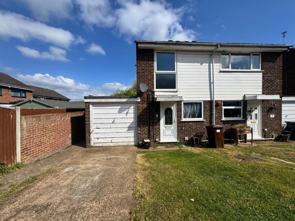 2 bed End of Terrace for rent in Larkfield. From Simon Miller & Company - Malling