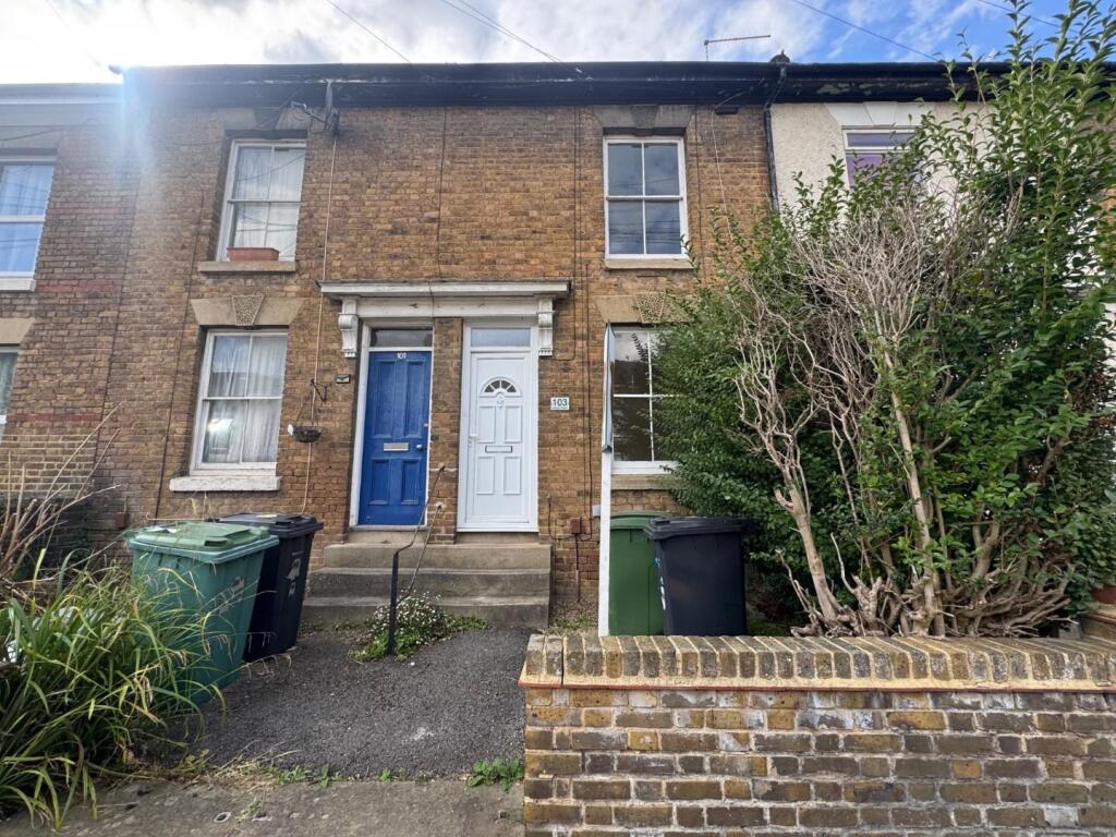 3 bed Mid Terraced House for rent in Maidstone. From Simon Miller & Company - Malling