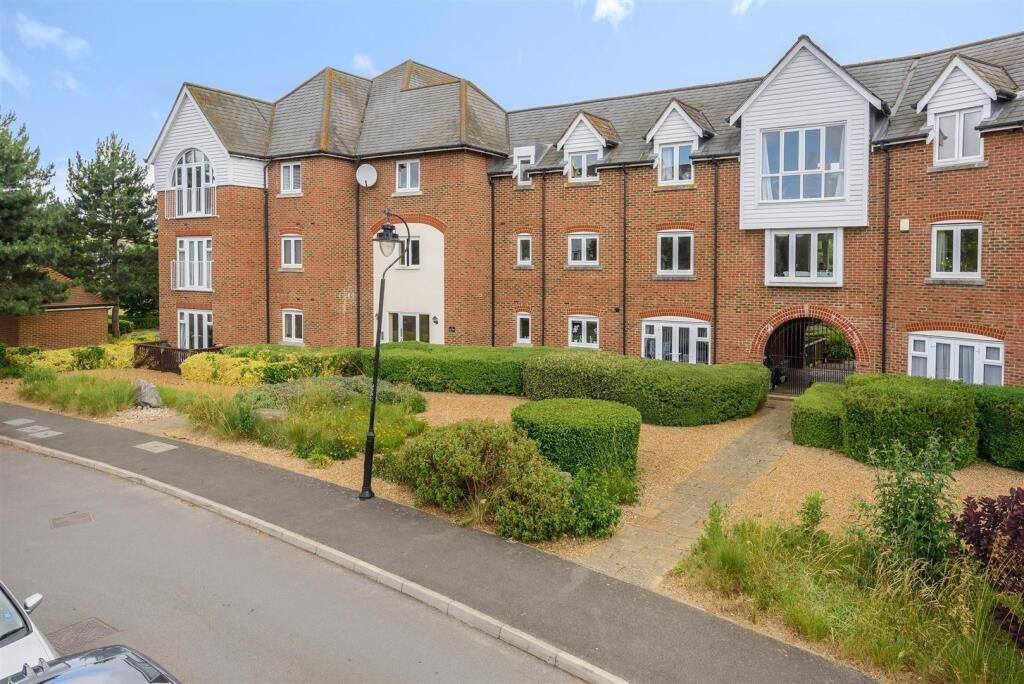 2 bed Apartment for rent in Larkfield. From Simon Miller & Company - Malling