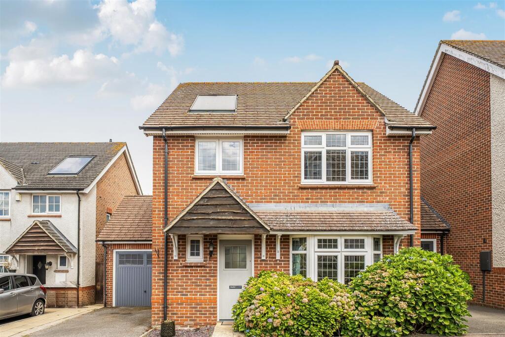 4 bed Detached for rent in Maidstone. From Simon Miller & Company - Malling 4 bed Detached for rent in Maidstone. From Simon Miller & Company - Malling