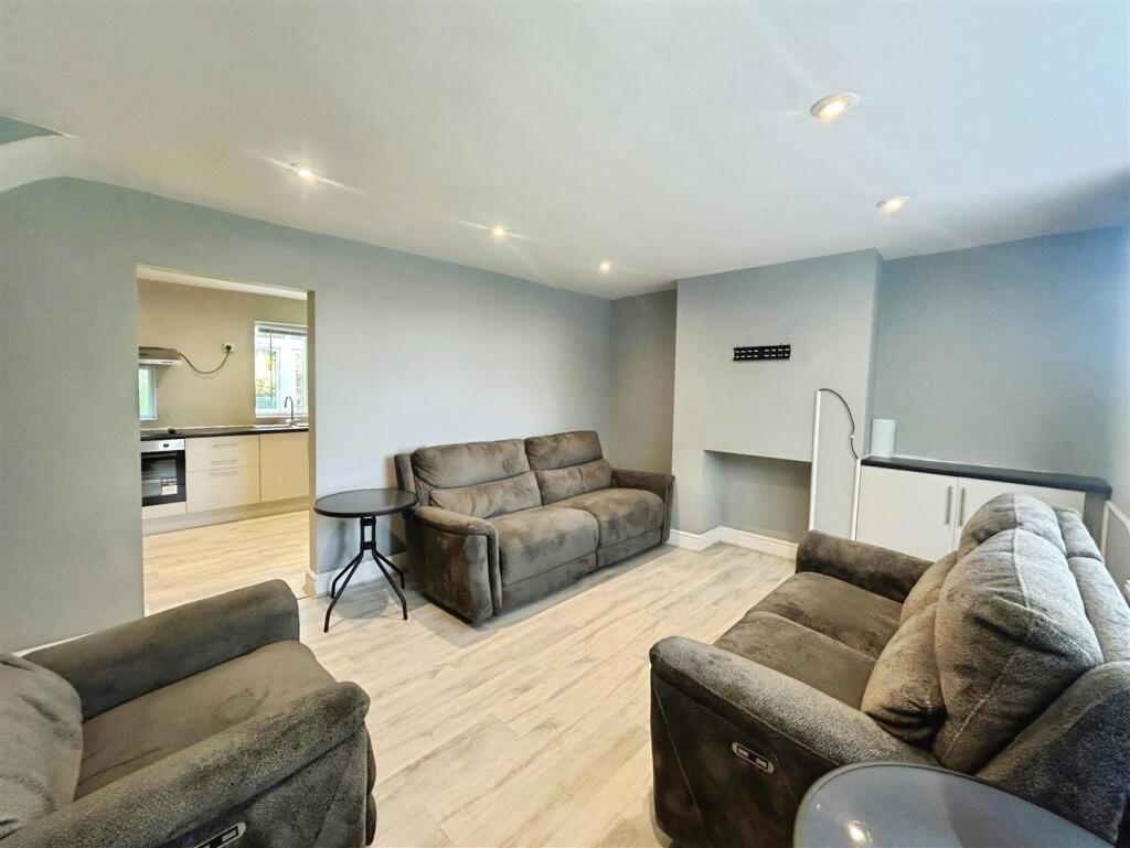 3 bed Detached for rent in Newcastle-under-Lyme. From Stephenson Browne Ltd - Newcastle Under Lyme 3 bed Detached for rent in Newcastle-under-Lyme. From Stephenson Browne Ltd - Newcastle Under Lyme