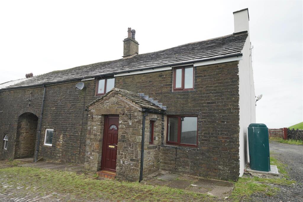 3 bed Barn Conversion for rent in Bolton. From Redman Casey - Horwich