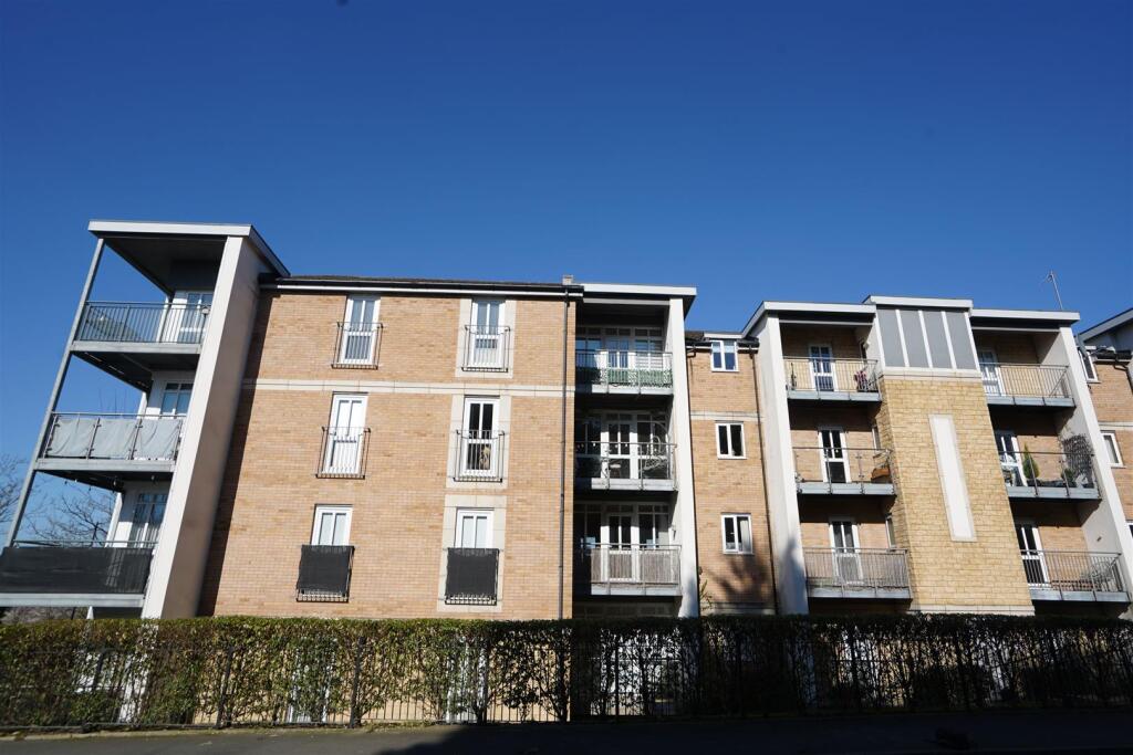 2 bed 1st Floor Flat for rent in Bolton. From Redman Casey - Horwich