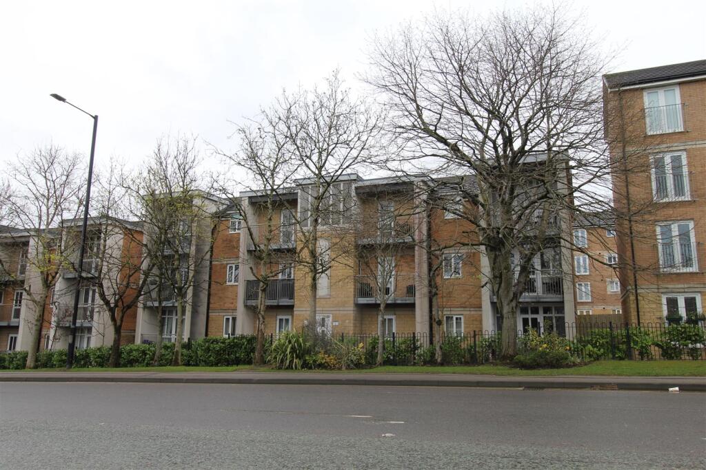 2 bed Apartment for rent in Bolton. From Redman Casey - Horwich