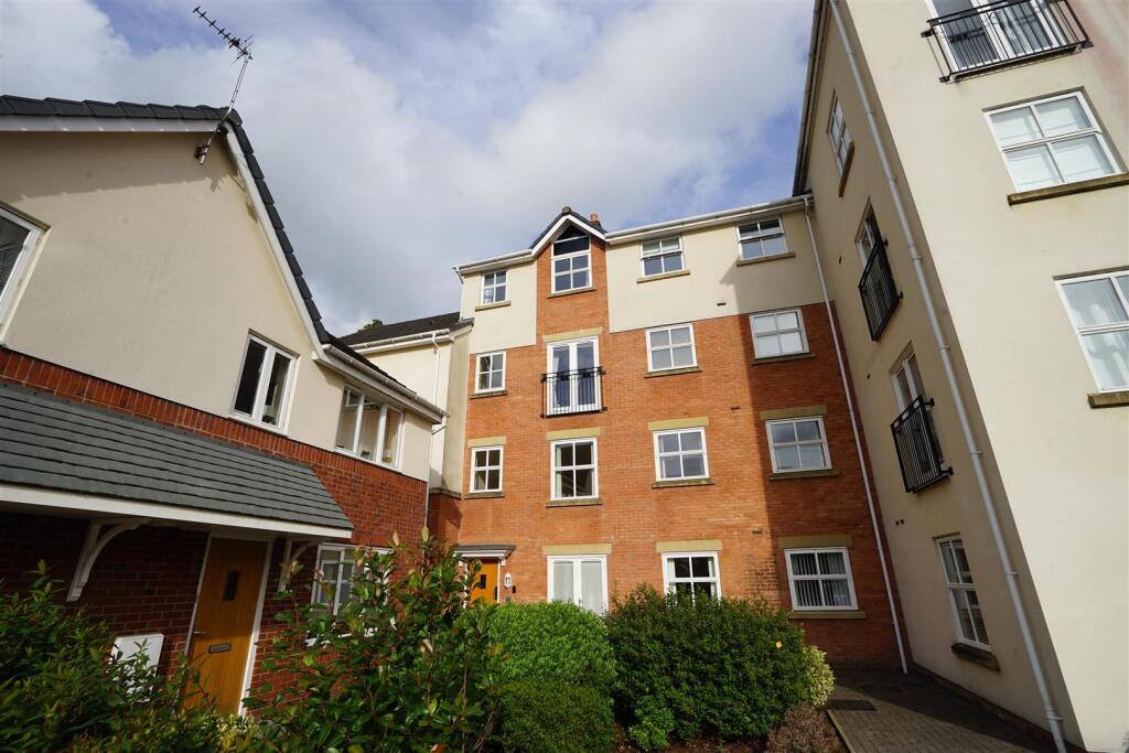 2 bed 1st Floor Flat for rent in Bolton. From Redman Casey - Horwich