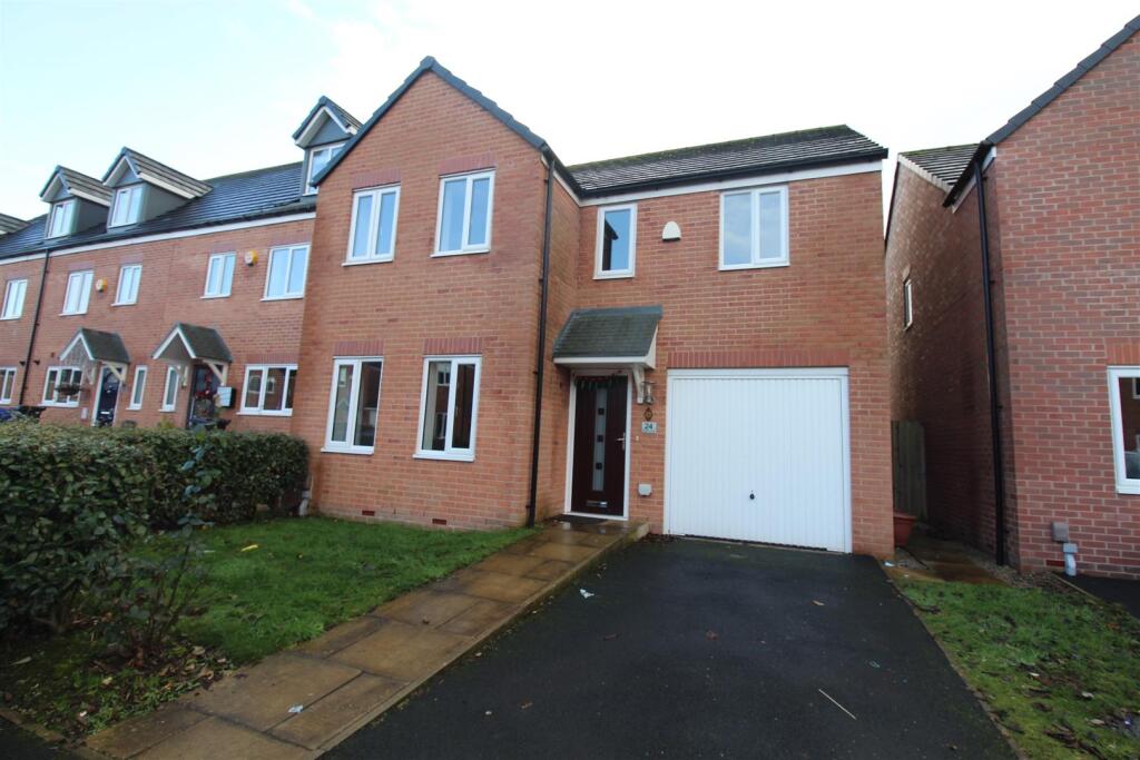 4 bed Detached for rent in Wallsuches. From Redman Casey - Horwich