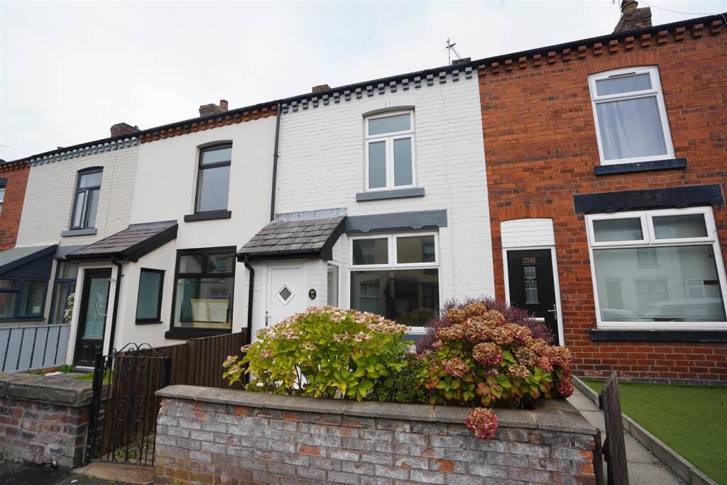 2 bed Mid Terraced House for rent in Horwich. From Redman Casey - Horwich