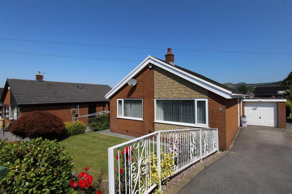 2 bed Detached bungalow for rent in Horwich. From Redman Casey - Horwich