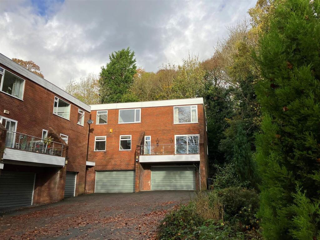 3 bed Apartment for rent in Chew Moor. From Redman Casey - Horwich 3 bed Apartment for rent in Chew Moor. From Redman Casey - Horwich