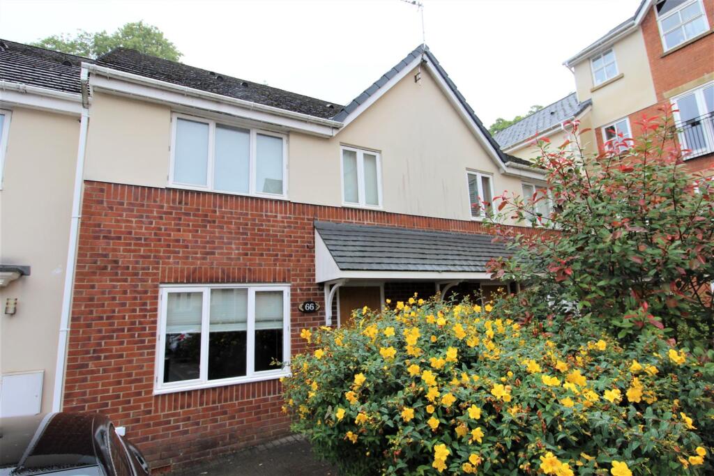2 bed Mews for rent in Bolton. From Redman Casey - Horwich