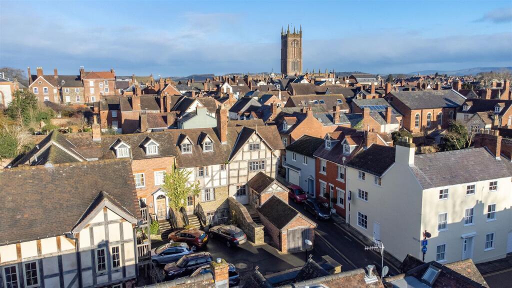4 bed Town House for rent in Ludlow. From Samuel Wood - Shrewsbury