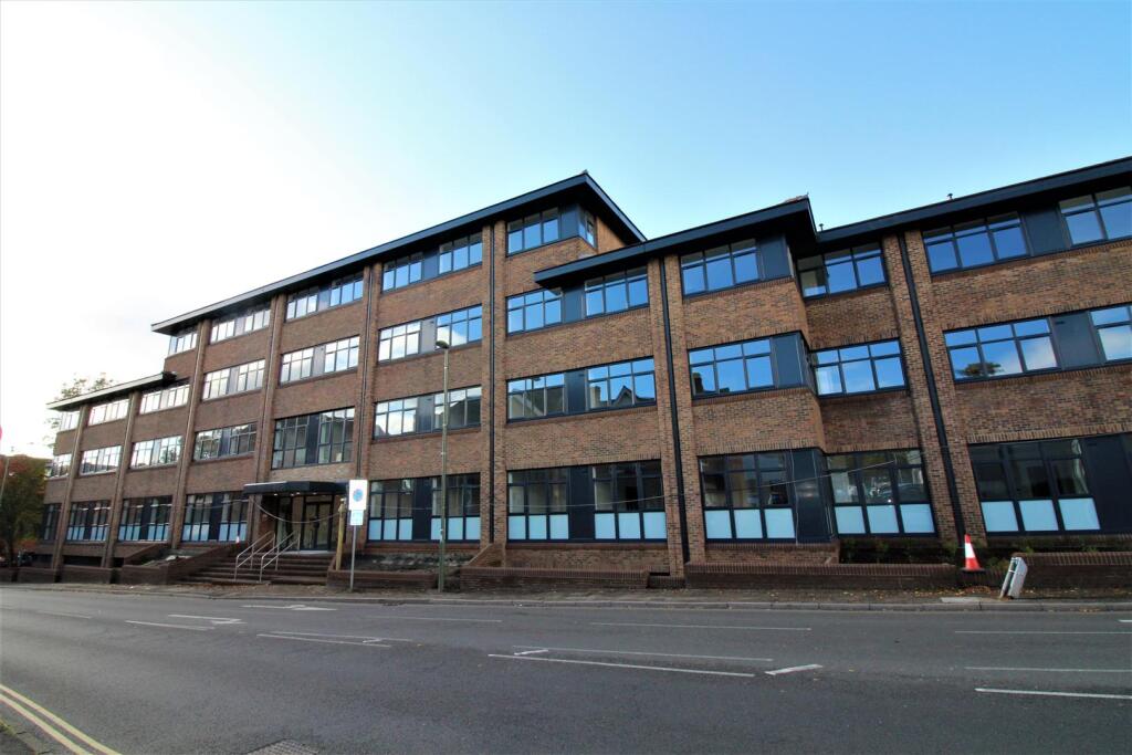 1 bed Apartment for rent in Camberley. From Waterfords - Yateley