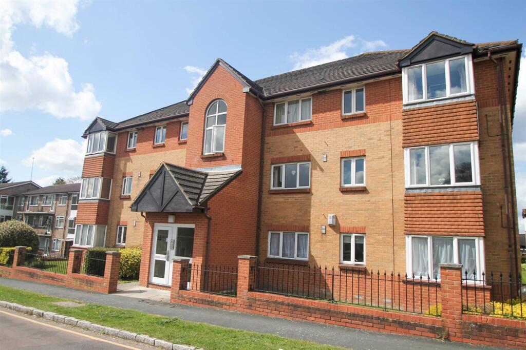 1 bed Apartment for rent in Camberley. From Waterfords - Yateley