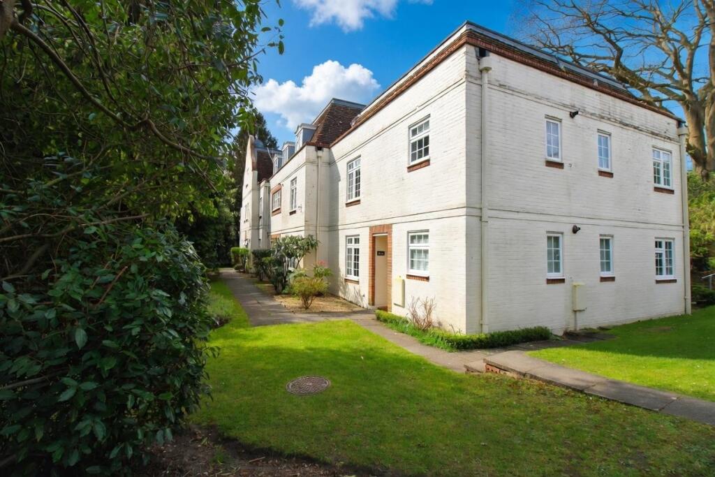 2 bed Apartment for rent in Lightwater. From Waterfords - Yateley