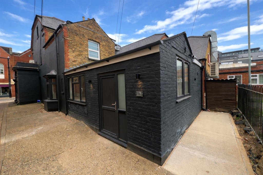 1 bed Apartment for rent in Camberley. From Waterfords - Yateley