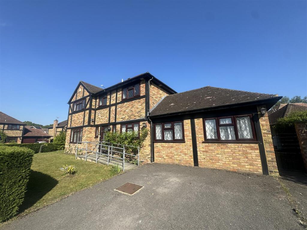 4 bed Detached for rent in Sandhurst. From Waterfords - Yateley