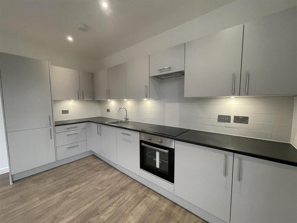 2 bed Apartment for rent in Camberley. From Waterfords - Yateley
