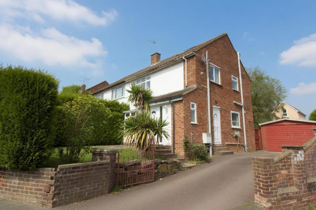 4 bed Detached for rent in Frimley. From Waterfords - Yateley