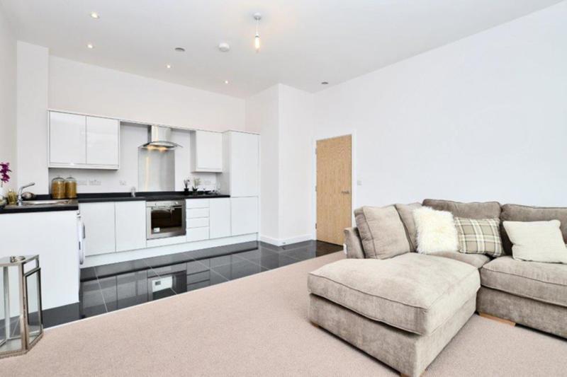 2 bed Apartment for rent in Camberley. From Waterfords - Yateley