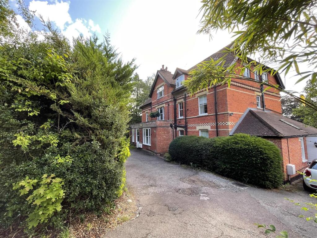 1 bed 1st Floor Flat for rent in Camberley. From Waterfords - Yateley