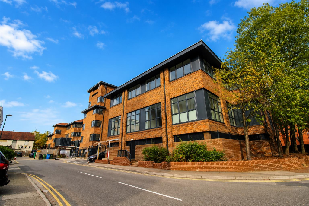 1 bed Apartment for rent in Camberley. From Waterfords - Yateley