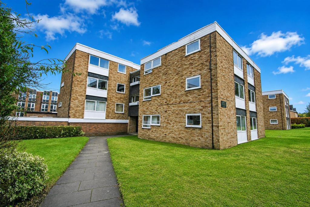 2 bed Apartment for rent in Camberley. From Waterfords - Yateley