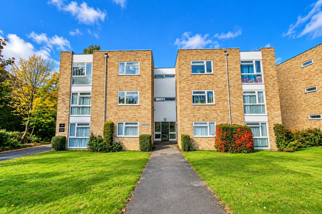 2 bed House (unspecified) for rent in Camberley. From Waterfords - Yateley