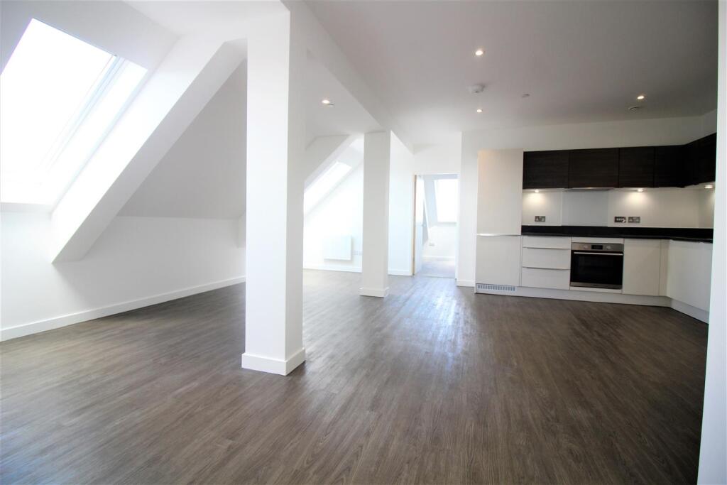 2 bed Apartment for rent in Bracknell. From Waterfords - Yateley