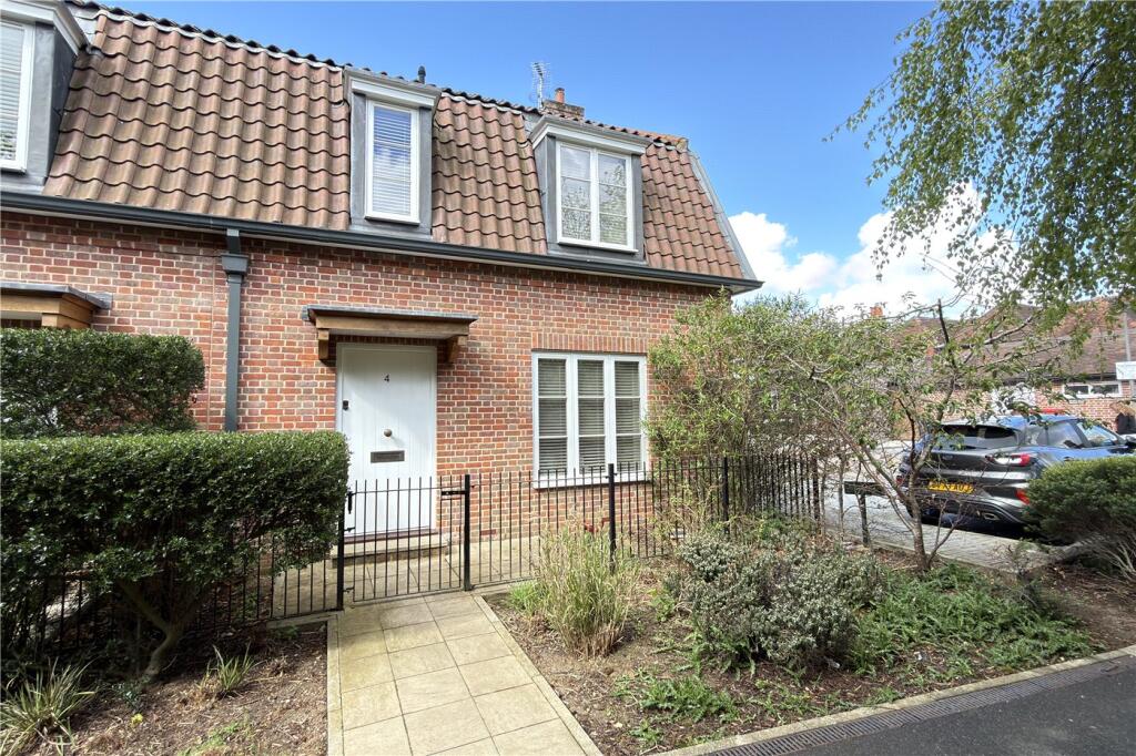 3 bed Mid Terraced House for rent in Beaconsfield. From Winkworth - Beaconsfield