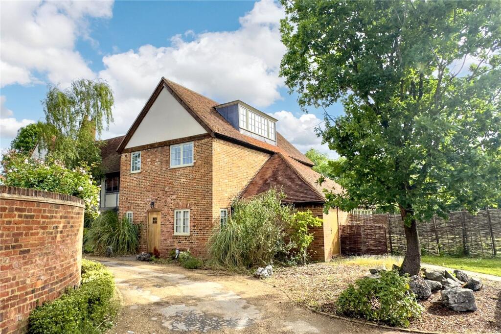 4 bed Semi Detached for rent in Horn Hill. From Winkworth - Beaconsfield