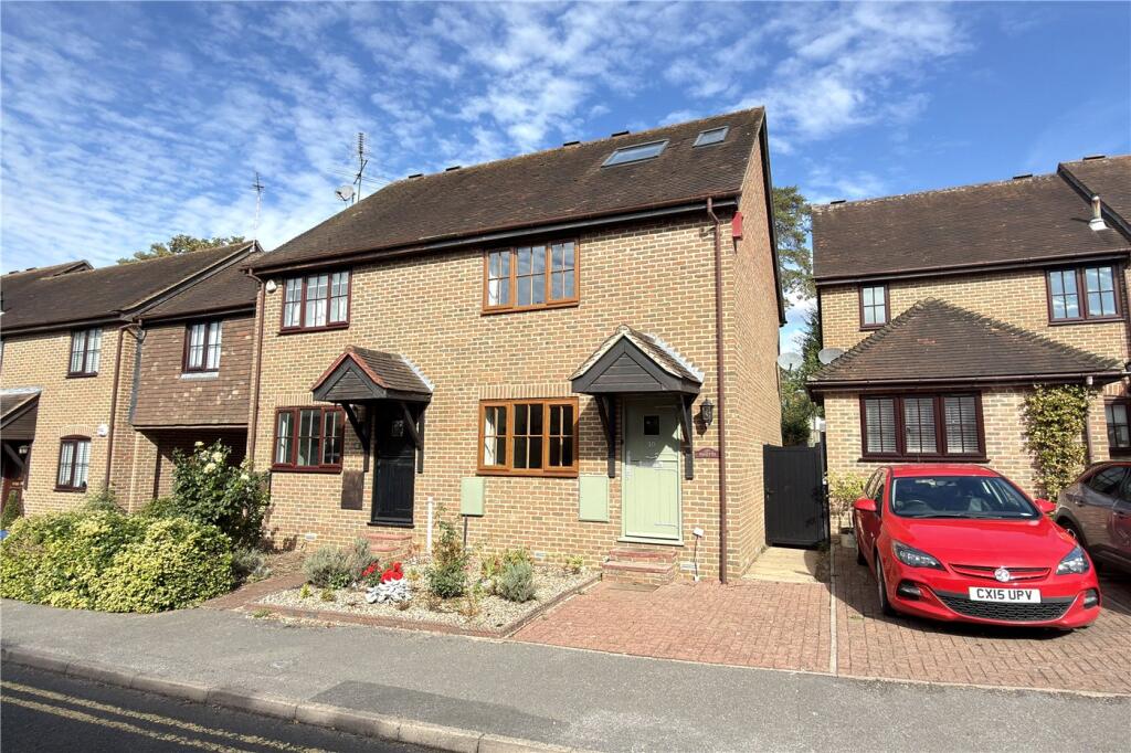 3 bed Semi Detached for rent in Beaconsfield. From Winkworth - Beaconsfield 3 bed Semi Detached for rent in Beaconsfield. From Winkworth - Beaconsfield