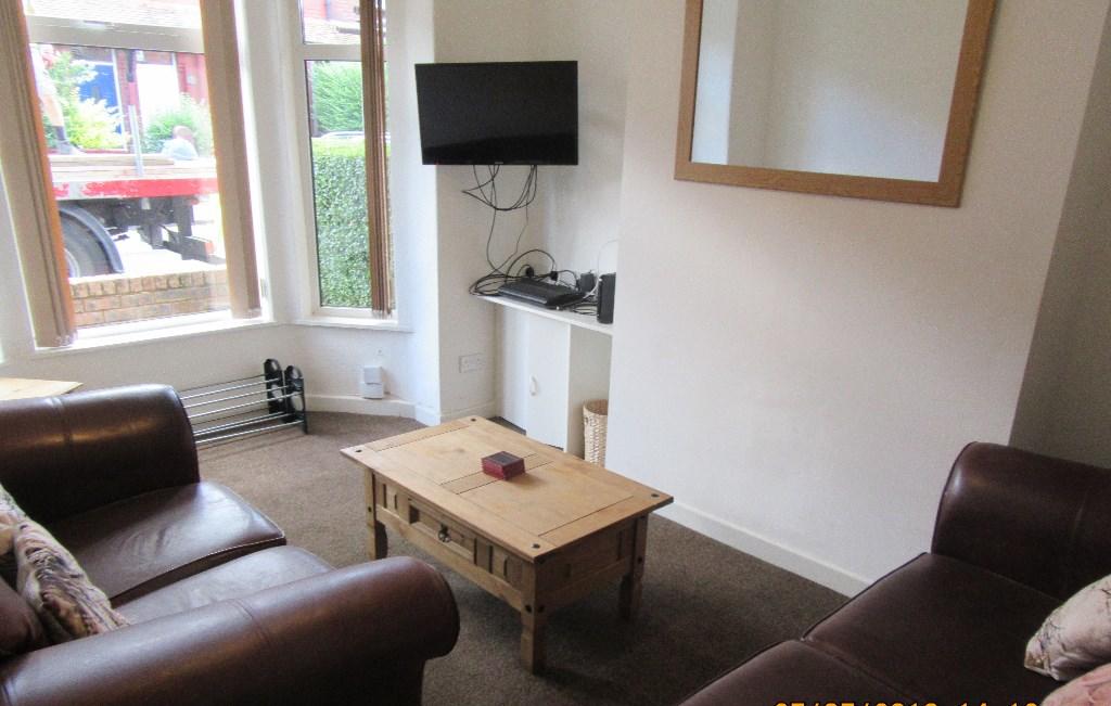 5 bed Mid Terraced House for rent in Manchester. From Manchester Easy Rent - Manchester