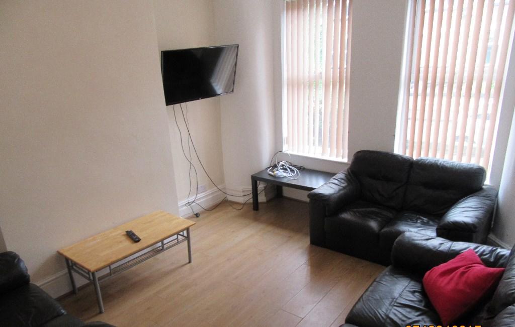 5 bed Mid Terraced House for rent in Manchester. From Manchester Easy Rent - Manchester