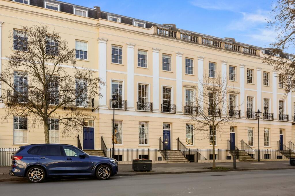 3 bed Penthouse for rent in Cheltenham. From Winkworth - Cheltenham