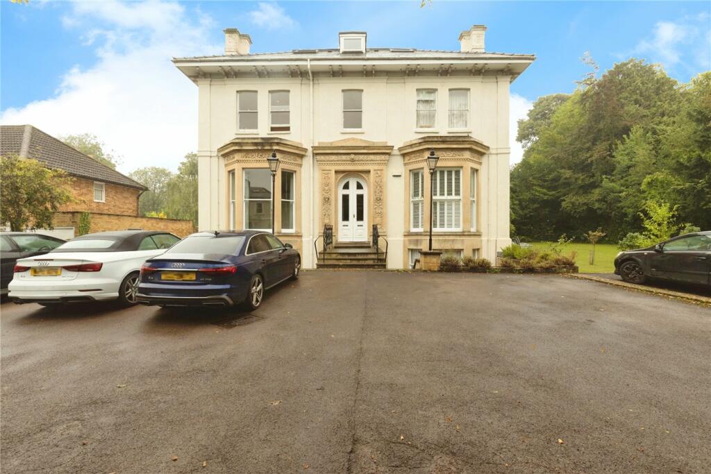 2 bed Penthouse for rent in Cheltenham. From Winkworth - Cheltenham