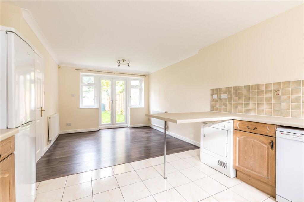 3 bed Mid Terraced House for rent in London. From Winkworth - Dulwich