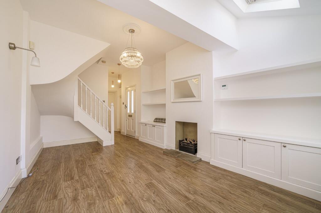 2 bed Mid Terraced House for rent in London. From Winkworth - Dulwich